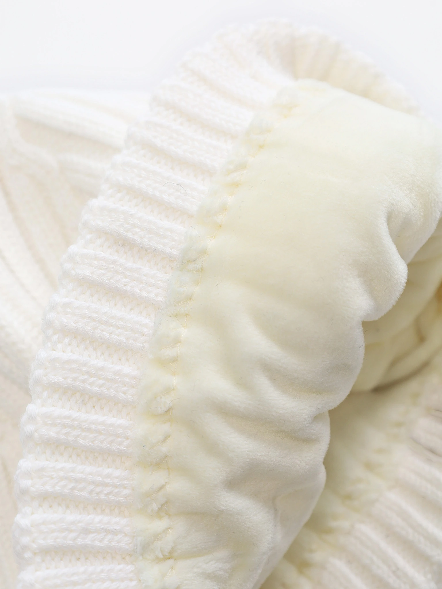 Шапка-бини из смесовой вискозы с отворотом на подкладе в ассортименте